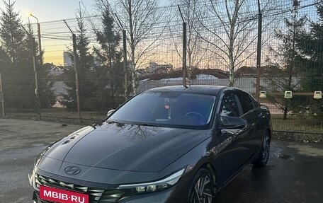 Hyundai Elantra, 2023 год, 2 300 000 рублей, 3 фотография