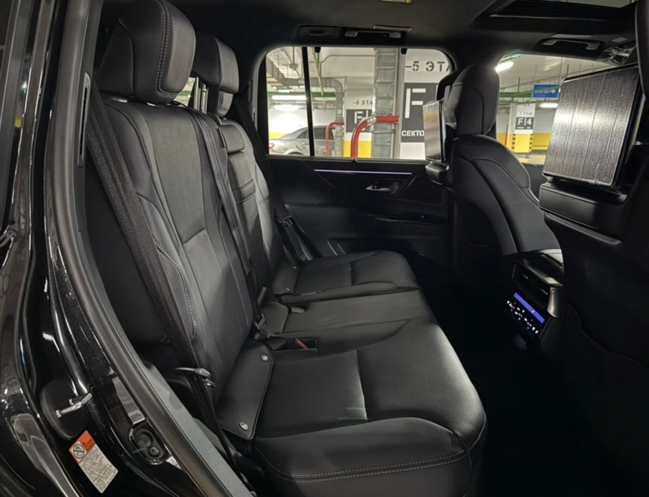 Lexus LX III рестайлинг 2, 2026 год, 21 000 000 рублей, 6 фотография