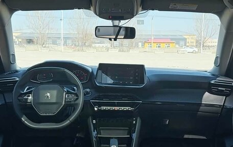 Peugeot 2008 II, 2022 год, 1 590 000 рублей, 11 фотография