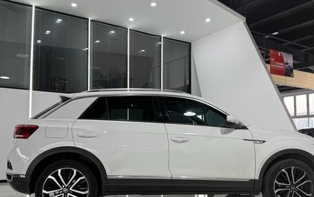 Volkswagen T-Roc I, 2022 год, 1 796 000 рублей, 3 фотография