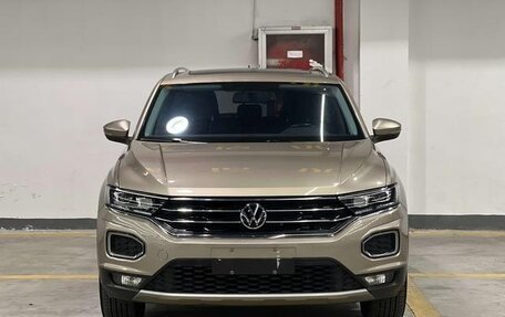Volkswagen T-Roc I, 2022 год, 1 593 000 рублей, 2 фотография