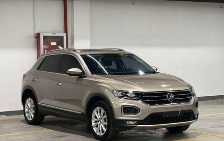 Volkswagen T-Roc I, 2022 год, 1 593 000 рублей, 3 фотография