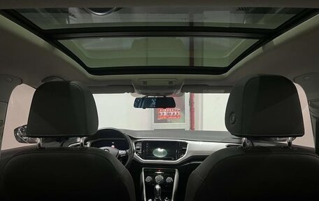 Volkswagen T-Roc I, 2022 год, 1 593 000 рублей, 15 фотография