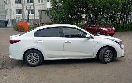 KIA Rio IV, 2022 год, 1 300 000 рублей, 2 фотография