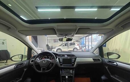 Volkswagen Touran III, 2022 год, 2 199 505 рублей, 2 фотография