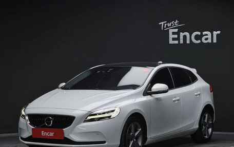 Volvo V40 II рестайлинг, 2017 год, 1 868 077 рублей, 2 фотография