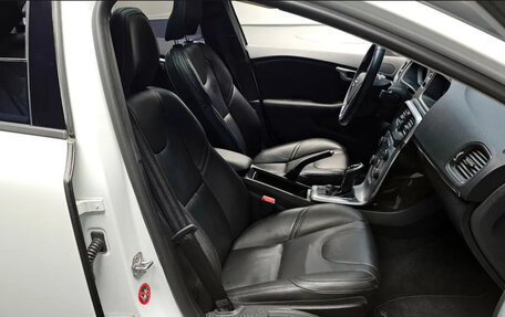 Volvo V40 II рестайлинг, 2017 год, 1 868 077 рублей, 10 фотография