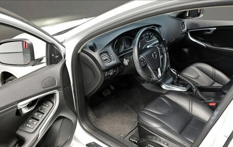 Volvo V40 II рестайлинг, 2017 год, 1 868 077 рублей, 5 фотография