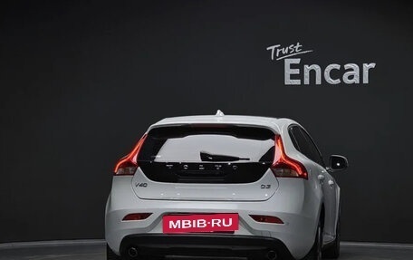 Volvo V40 II рестайлинг, 2017 год, 1 868 077 рублей, 4 фотография