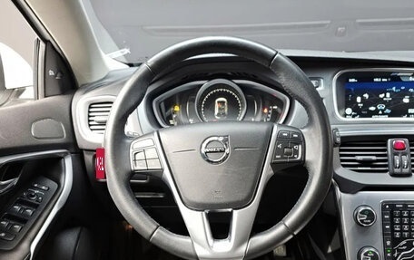 Volvo V40 II рестайлинг, 2017 год, 1 868 077 рублей, 7 фотография