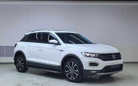 Volkswagen T-Roc I, 2022 год, 1 913 000 рублей, 3 фотография