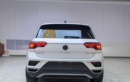 Volkswagen T-Roc I, 2022 год, 1 913 000 рублей, 5 фотография