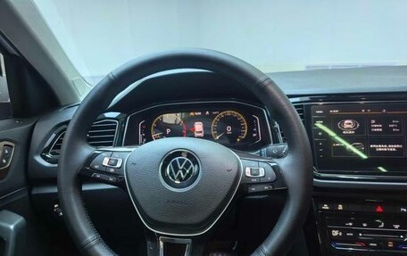 Volkswagen T-Roc I, 2022 год, 1 913 000 рублей, 9 фотография