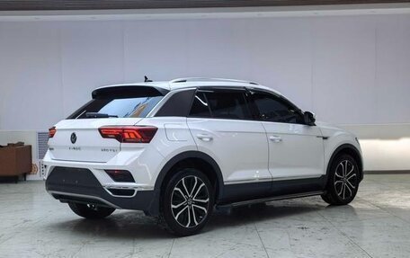 Volkswagen T-Roc I, 2022 год, 1 913 000 рублей, 6 фотография