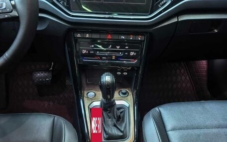 Volkswagen T-Roc I, 2022 год, 1 913 000 рублей, 15 фотография