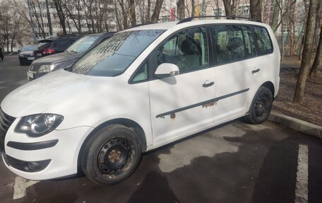 Volkswagen Touran III, 2008 год, 650 000 рублей, 3 фотография