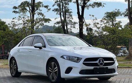 Mercedes-Benz A-Класс, 2022 год, 1 750 000 рублей, 3 фотография