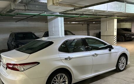 Toyota Camry, 2020 год, 3 590 000 рублей, 4 фотография