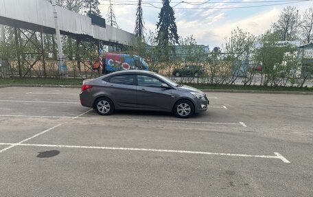 Hyundai Solaris II рестайлинг, 2015 год, 900 000 рублей, 3 фотография