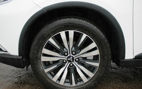 Mitsubishi Outlander III рестайлинг 3, 2019 год, 1 399 000 рублей, 8 фотография