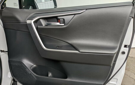 Toyota RAV4, 2021 год, 3 790 000 рублей, 9 фотография