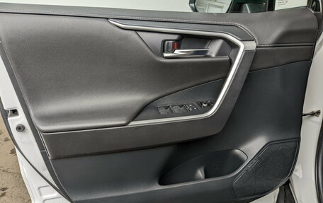 Toyota RAV4, 2021 год, 3 790 000 рублей, 8 фотография