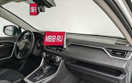 Toyota RAV4, 2021 год, 3 790 000 рублей, 2 фотография