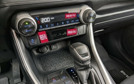 Toyota RAV4, 2021 год, 3 790 000 рублей, 6 фотография