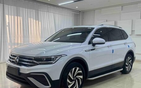 Volkswagen Tiguan II, 2022 год, 2 621 000 рублей, 1 фотография