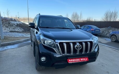 Toyota Land Cruiser Prado 150 рестайлинг 2, 2017 год, 3 650 000 рублей, 1 фотография