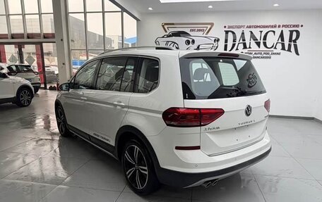 Volkswagen Touran III, 2021 год, 1 740 000 рублей, 4 фотография