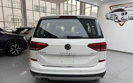 Volkswagen Touran III, 2021 год, 1 740 000 рублей, 5 фотография