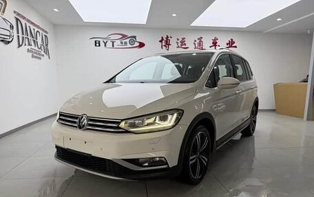 Volkswagen Touran III, 2021 год, 1 740 000 рублей, 3 фотография