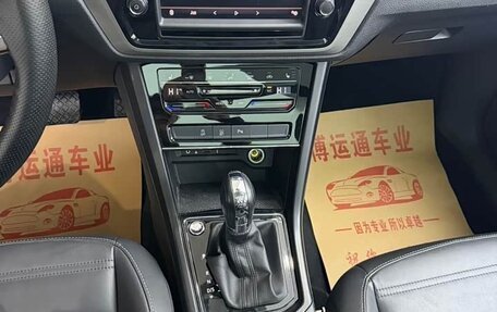 Volkswagen Touran III, 2021 год, 1 740 000 рублей, 10 фотография