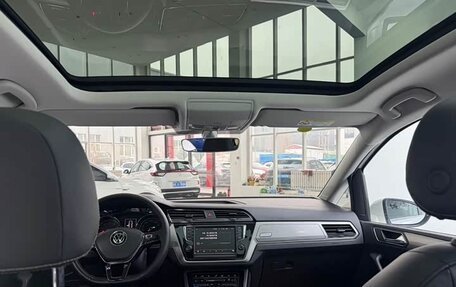 Volkswagen Touran III, 2021 год, 1 740 000 рублей, 11 фотография