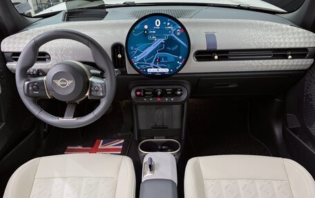 MINI Hatch, 2024 год, 5 990 000 рублей, 8 фотография