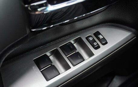 Toyota Land Cruiser 200, 2013 год, 3 520 000 рублей, 32 фотография