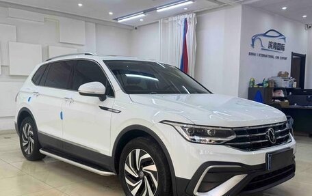 Volkswagen Tiguan II, 2022 год, 2 621 000 рублей, 3 фотография