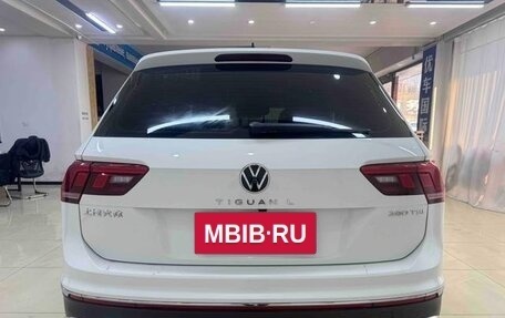 Volkswagen Tiguan II, 2022 год, 2 621 000 рублей, 5 фотография