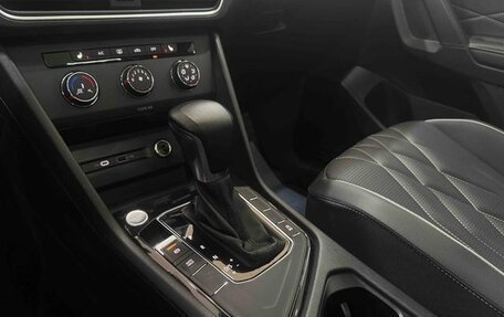 Volkswagen Tiguan II, 2022 год, 2 621 000 рублей, 15 фотография