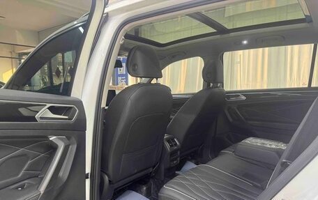 Volkswagen Tiguan II, 2022 год, 2 621 000 рублей, 17 фотография