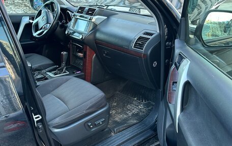 Toyota Land Cruiser Prado 150 рестайлинг 2, 2017 год, 3 650 000 рублей, 5 фотография