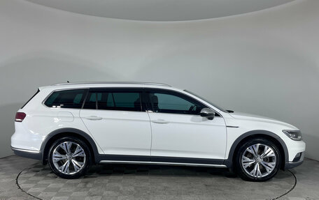 Volkswagen Passat B8 рестайлинг, 2019 год, 2 640 000 рублей, 8 фотография