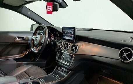 Mercedes-Benz GLA, 2017 год, 2 650 000 рублей, 15 фотография