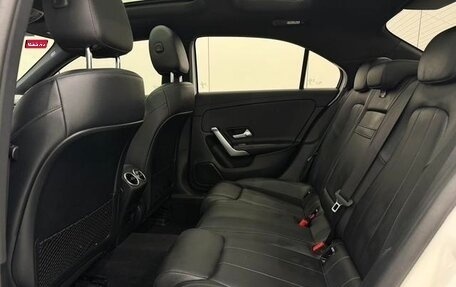 Mercedes-Benz A-Класс, 2022 год, 2 100 000 рублей, 11 фотография