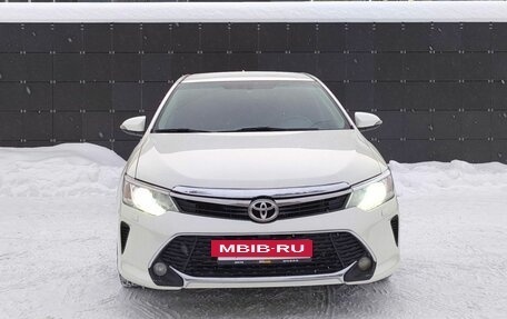 Toyota Camry, 2017 год, 1 735 000 рублей, 2 фотография