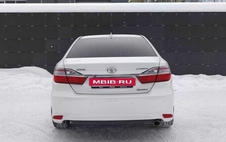 Toyota Camry, 2017 год, 1 735 000 рублей, 6 фотография