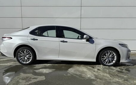 Toyota Camry, 2018 год, 2 350 000 рублей, 4 фотография