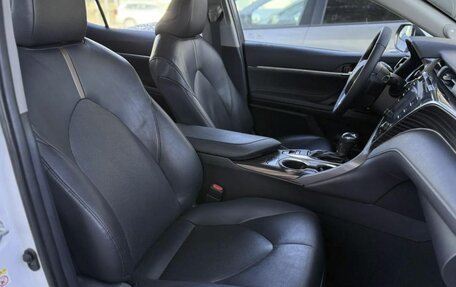 Toyota Camry, 2018 год, 2 350 000 рублей, 17 фотография