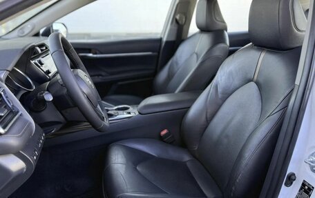 Toyota Camry, 2018 год, 2 350 000 рублей, 16 фотография